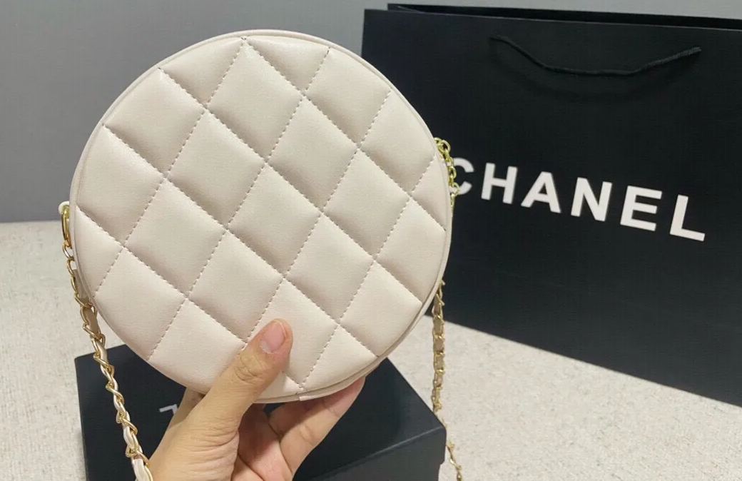 CHANEL ラウンドケーキ