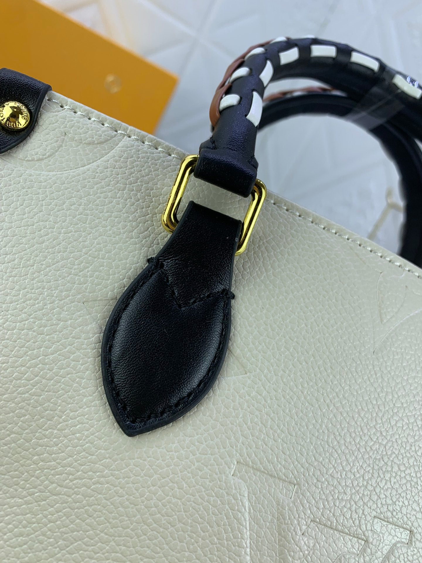 Louis Vuitton(ルイヴィトン)新作モデルが登場【LV CRAFTY ONTHEGO ハンドバッグ】