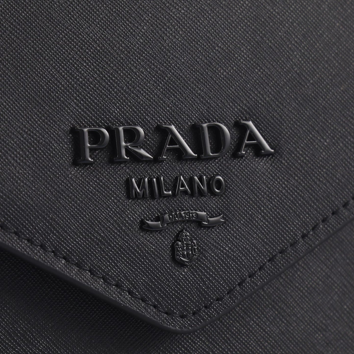 【PRADA 公式旗艦店】プラダ 斜めがけバッグ 当日出荷 好評に付き再入荷！21*14*6.5CM