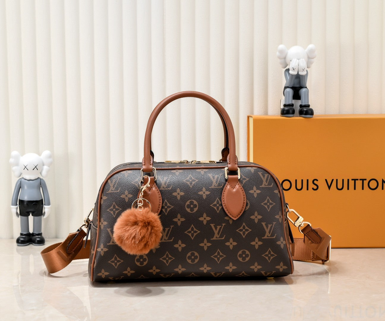 LouisVuitton モノグラムが鮮やかで牛革のオーストリッチ柄との組み合わせがおしゃれですよ～