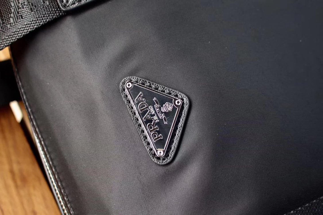 【PRADA 公式旗艦店】プラダ 旅行かばん 当日出荷 好評に付き再入荷！39*28*10CM