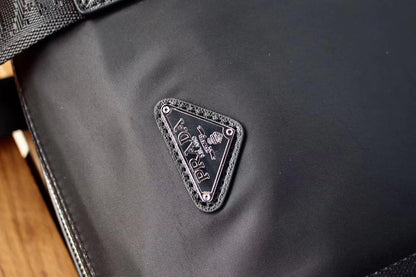 【PRADA 公式旗艦店】プラダ 旅行かばん 当日出荷 好評に付き再入荷！39*28*10CM