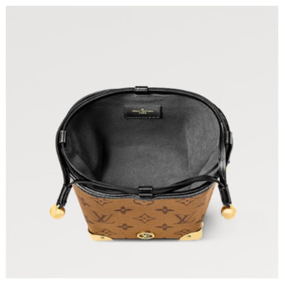 《シックでモダン！》Louis Vuitton　ノエ パース・LV チャーム M82885