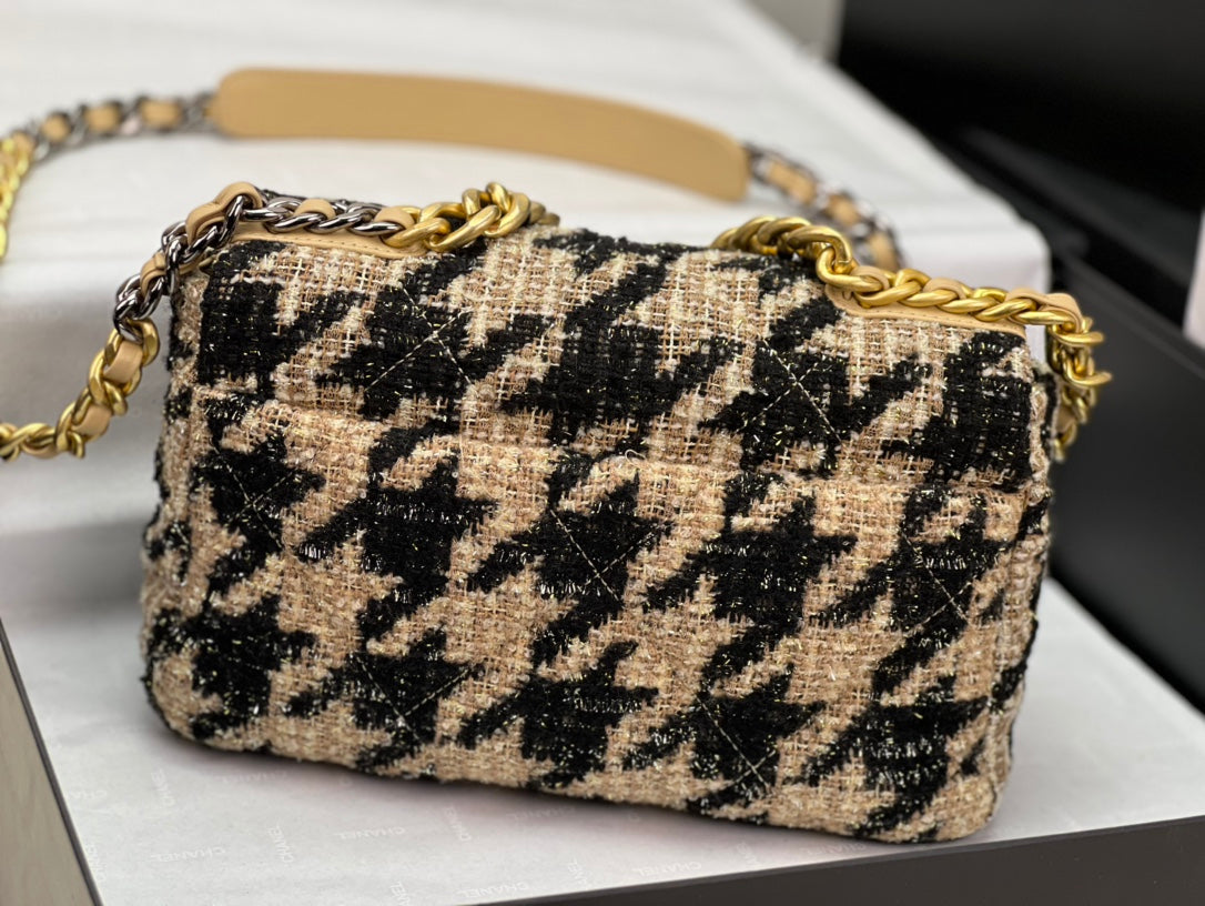 CHANEL 19 HANDBAG AS1161