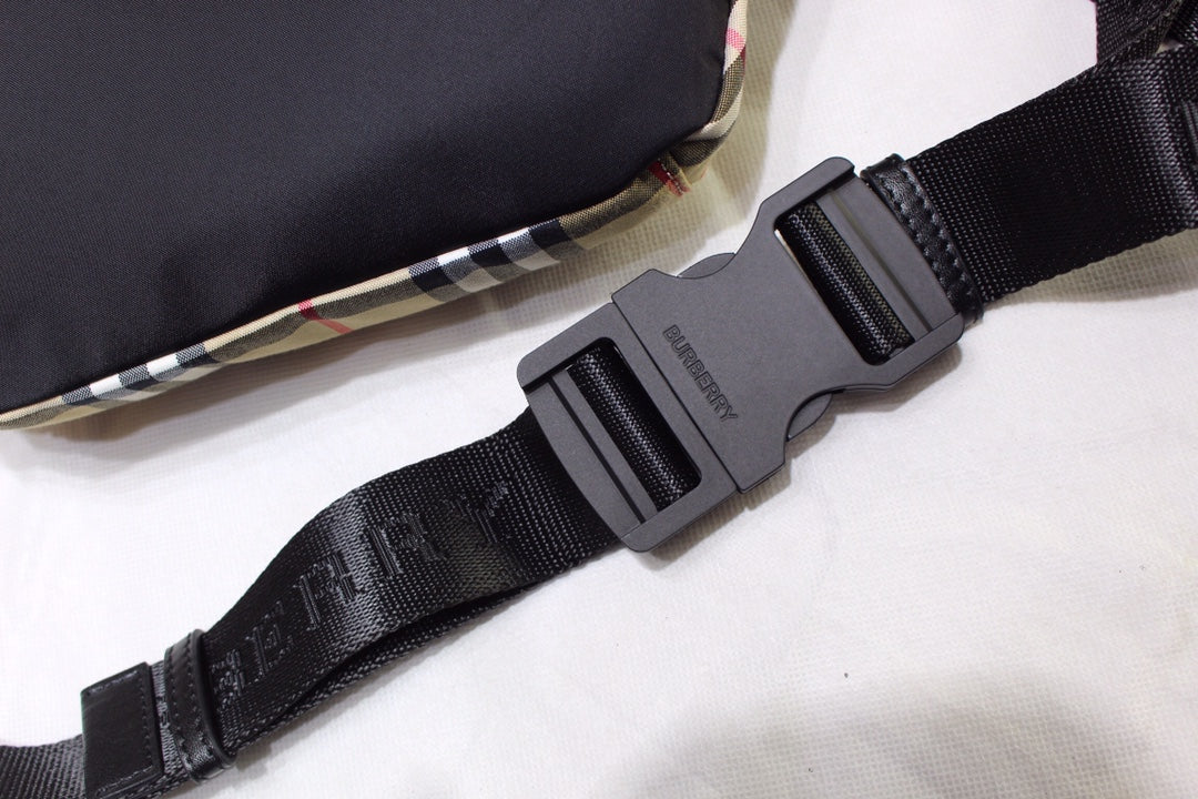 【BURBERRY 公式旗艦店】バーバリー ウエストポーチ 当日出荷 好評に付き再入荷！31*7.5*16CM