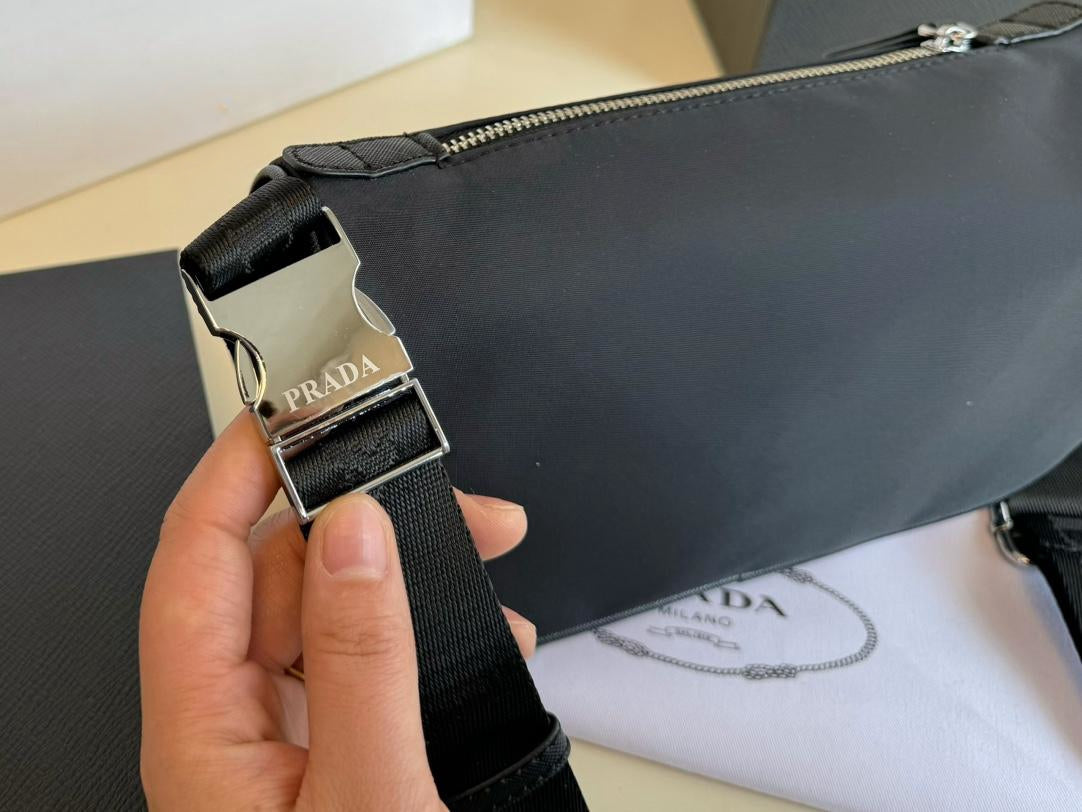 【PRADA 公式 旗艦店】プラダ 斜めがけバッグ 当日出荷 好評に付き再入荷！24*15CM 240719