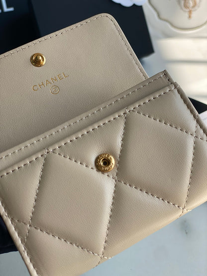 CHANEL 19 FLAP CARD HOLDER AP1790