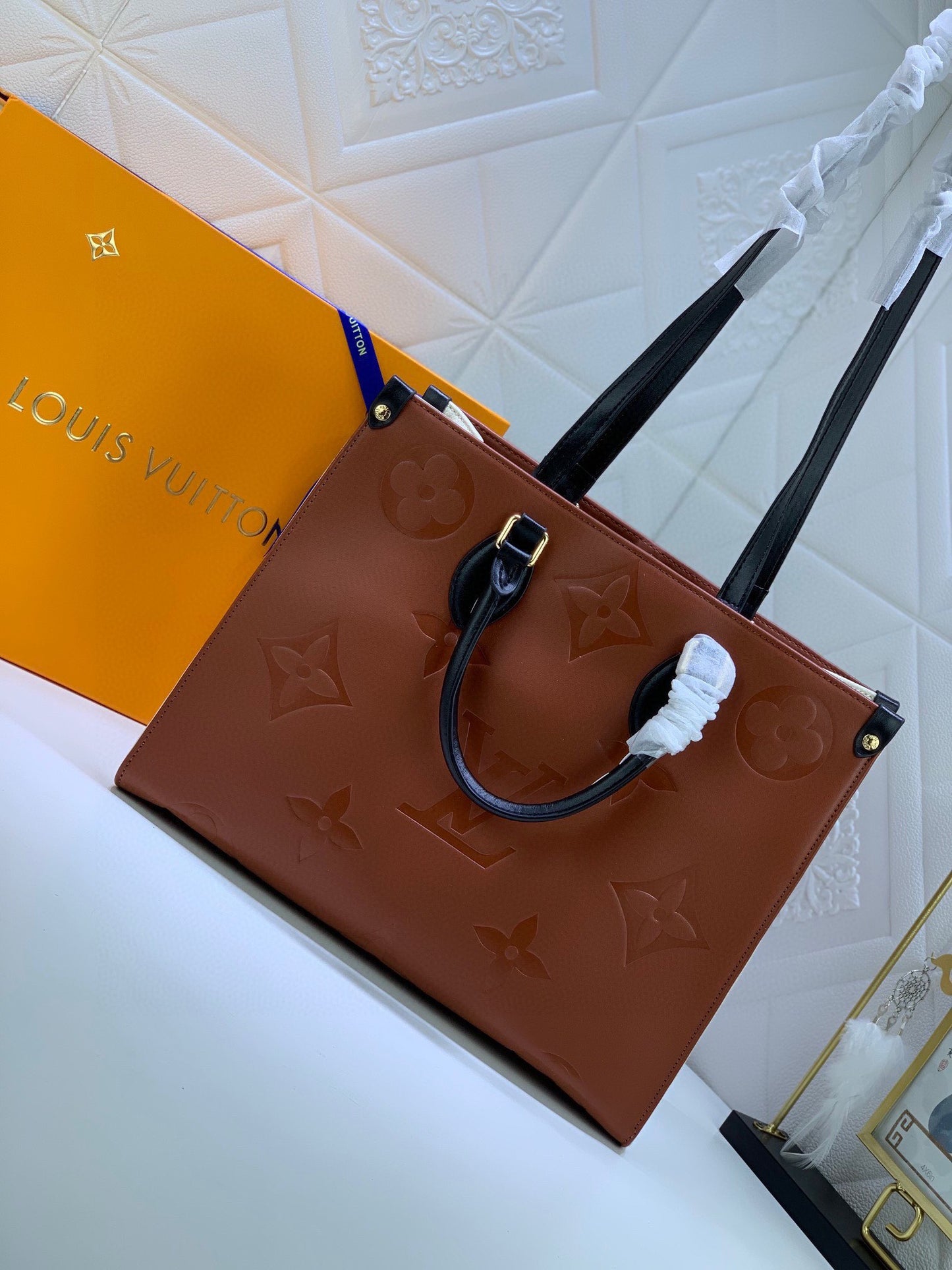 Louis Vuitton(ルイヴィトン)新作モデルが登場【LV CRAFTY ONTHEGO ハンドバッグ】