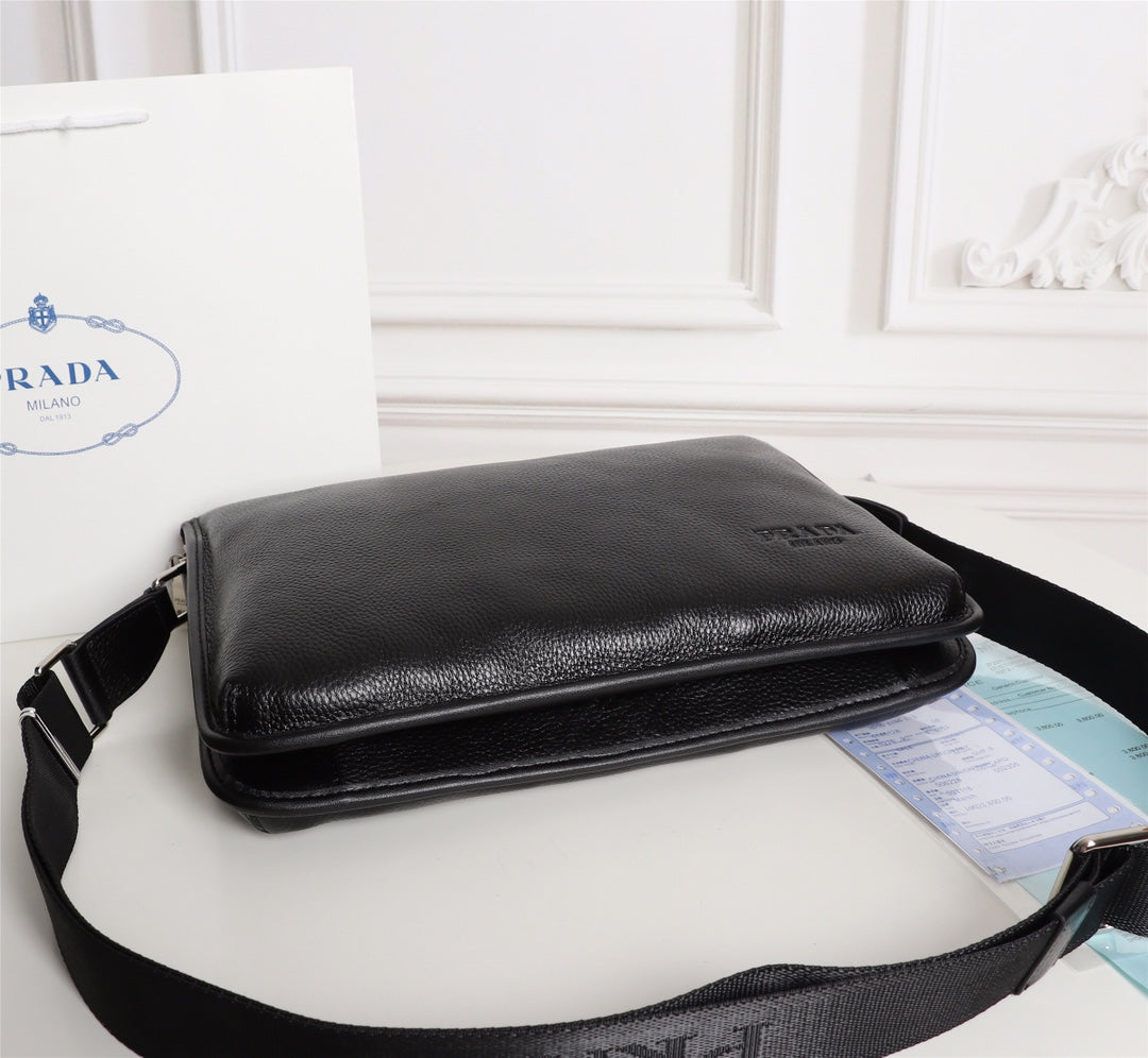 【PRADA 公式 旗艦店】プラダ 斜めがけバッグ 当日出荷 好評に付き再入荷！33*25*6CM