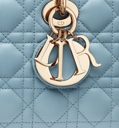 スターと同じバッグが欲しい？佐藤晴美さん、富岡佳子さん愛用している同項 のLADY D-JOY ミディアムバッグ！雑誌掲載で大人気！