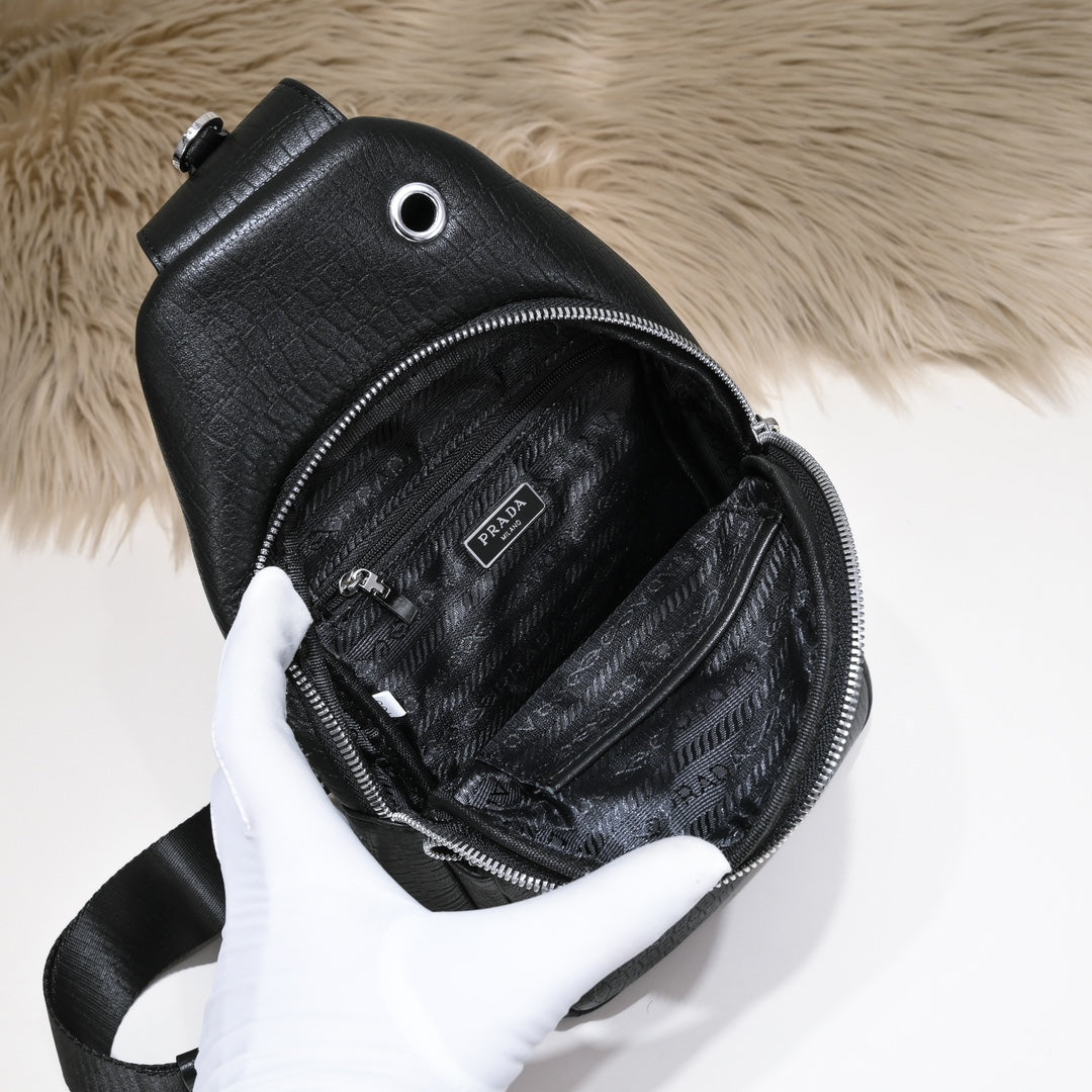 【 PRADA 公式旗艦店】プラダ 胸ポケット 当日出荷 好評に付き再入荷！27*18*7CM