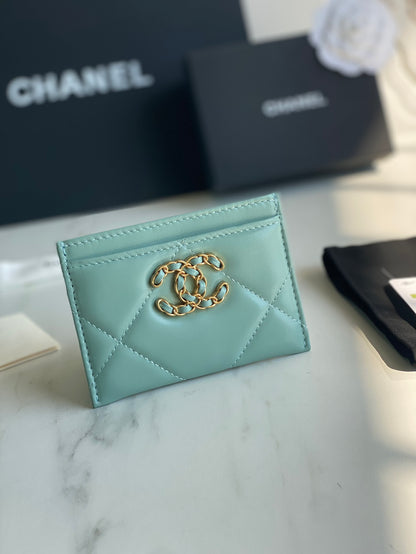 CHANEL 19 CARD HOLDER AP1167