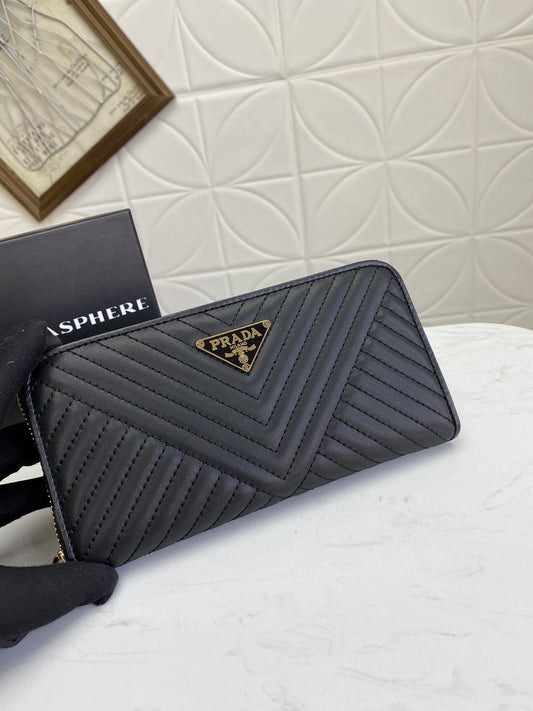 PRADA(プラダ) 財布19x12cm