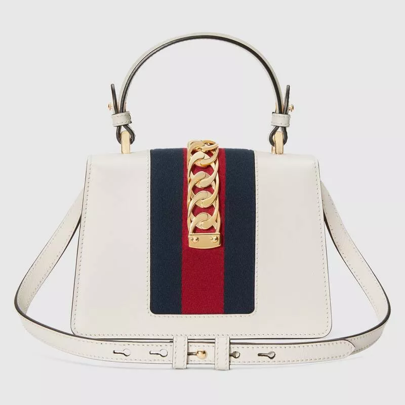 【GUCCI】人気の〔シルヴィ〕レザー ミニバッグ★すぐ届く！