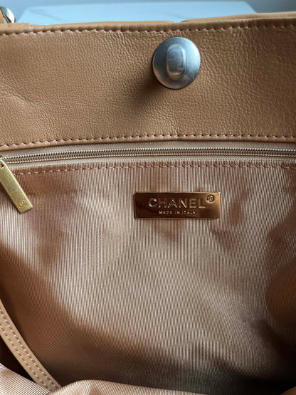 CHANEL 19 SHOPPING BAG 3360