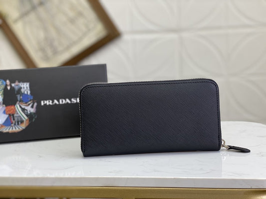 PRADA(プラダ) 財布19x12cm