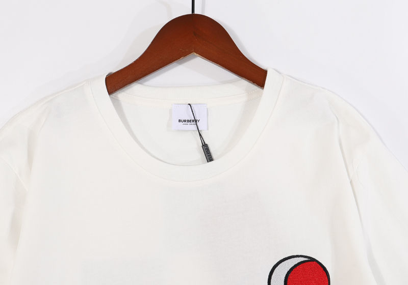 【Burberry】男女兼用、ご好評に付き再入荷！