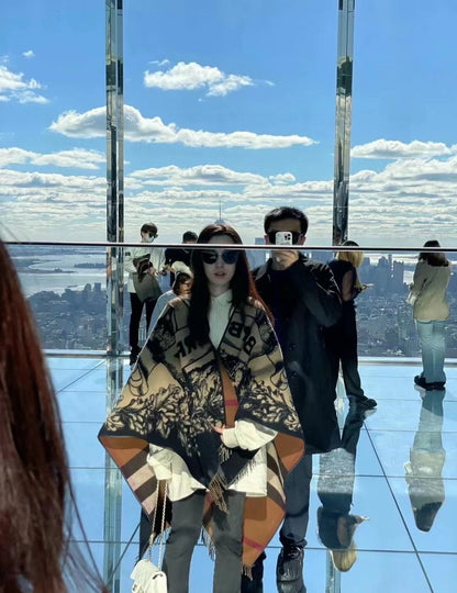 【BURBERRY バーバリー 】バーバリー最新作ナイトウォーホース両面ジャガードショールケープ‼ ️定番中の定番