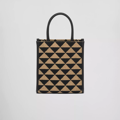 【PRADA】雑誌掲載！藤井夏恋さんが持っている大ヒットのプラダ新作バッグ「シンボル」！